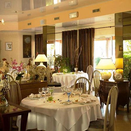 Logis Chez Bach Hotel Chaussin Luaran gambar
